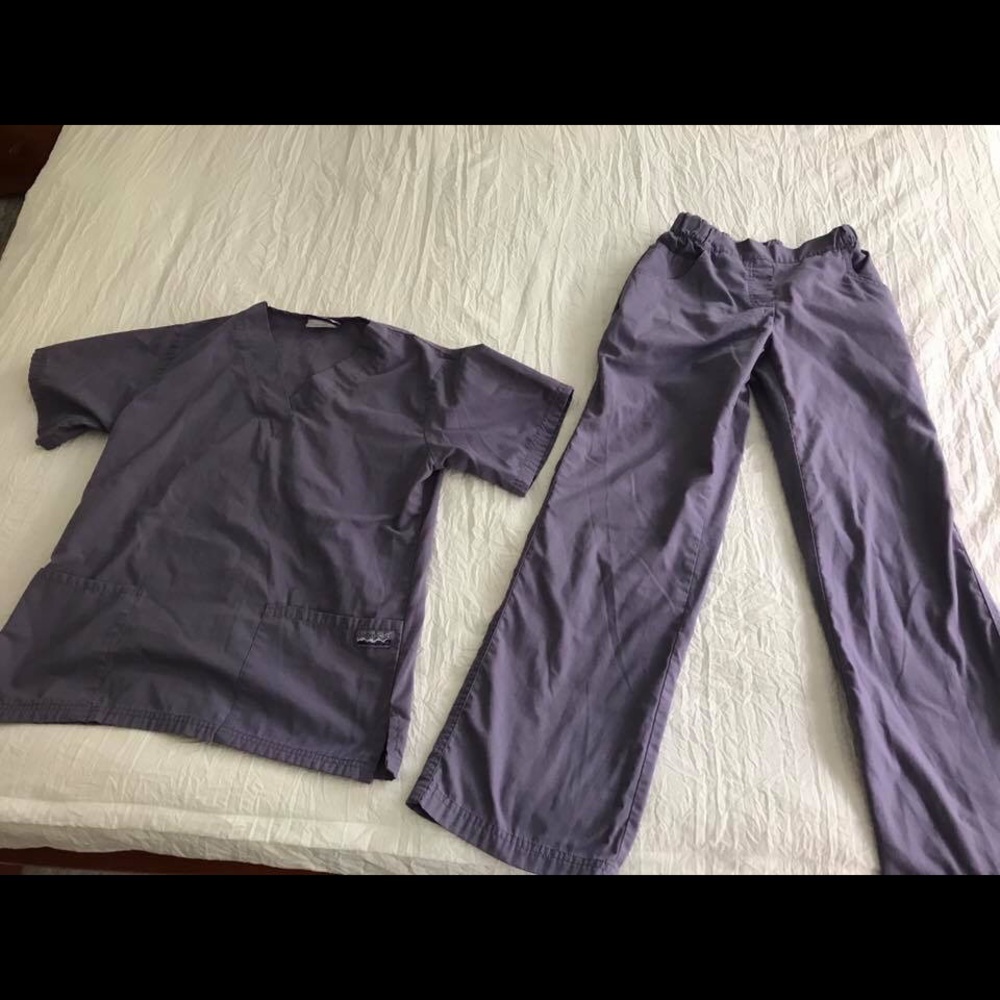Scrub set